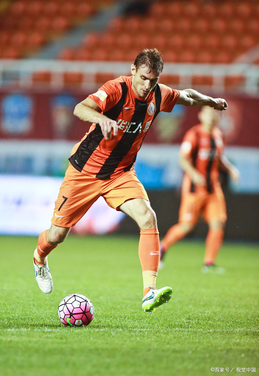 转会期法甲焦点战；阿贾克斯回应争议；赛场秩序良好；年轻球员得到机会(阿贾克斯最新比赛)