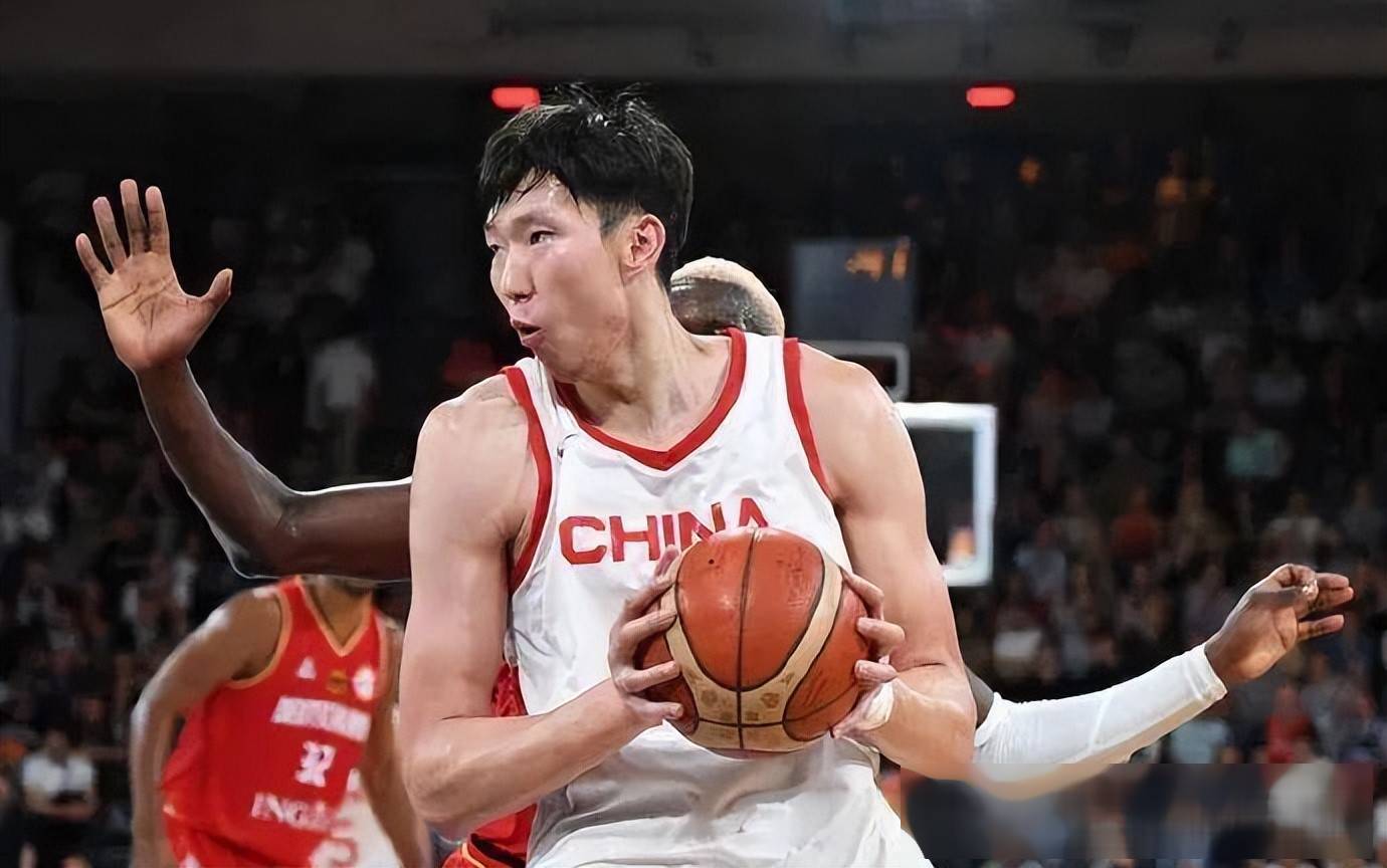 包含深圳男篮训练开放日，清晨止住颓势引欢呼，NBA季后赛在即，纪律约束更严格的词条