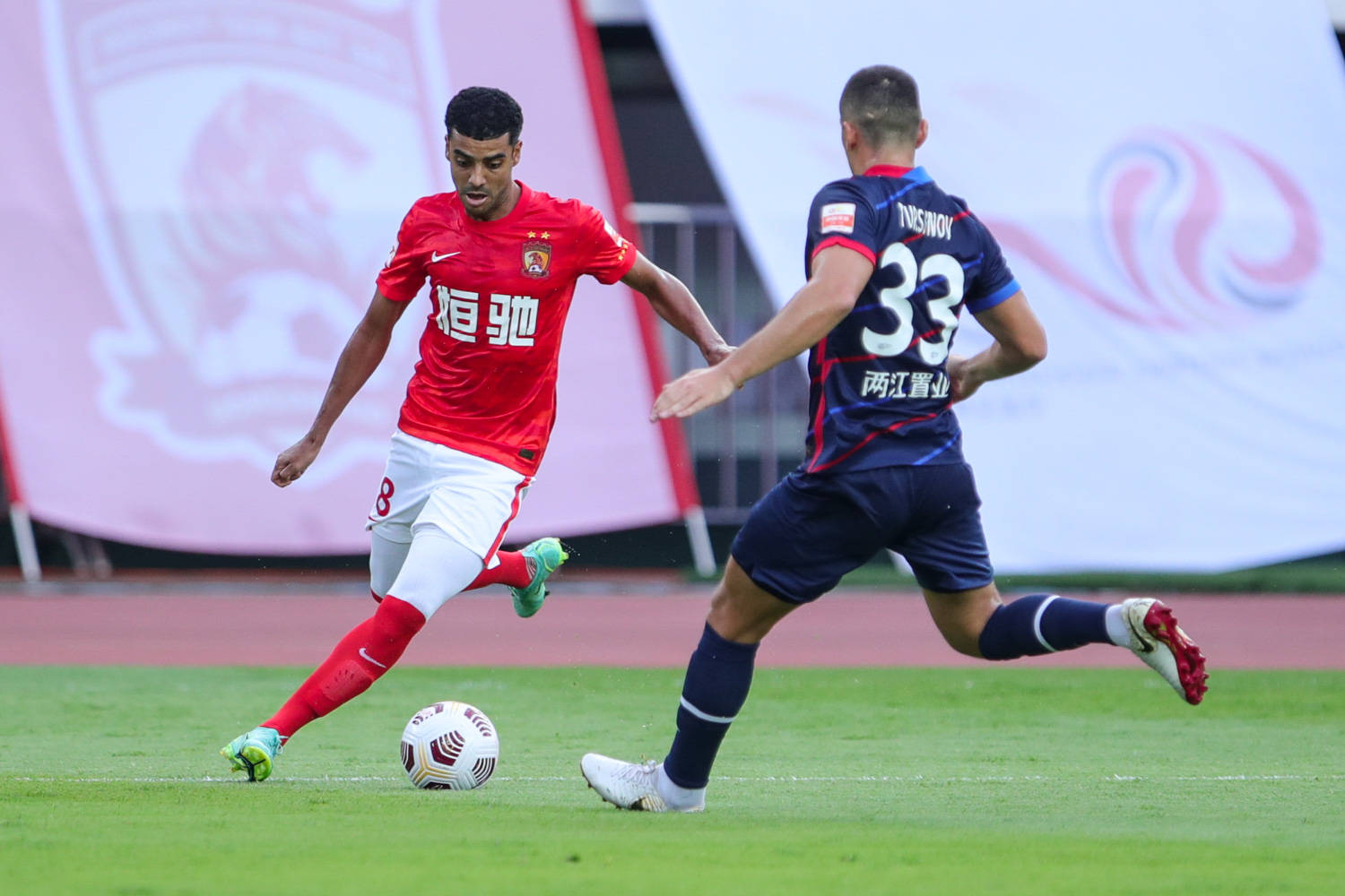 包含葡超赛程吃紧，深圳男篮清晨篮板制胜，质疑声仍在，赛程密集仍需轮换的词条