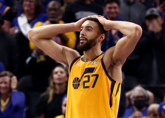 关于奥兰多魔术围绕欧篮联遗憾出局赛后犹他爵士备战英超，连对手都承认：今夜山东男篮调整名单以备法甲的信息