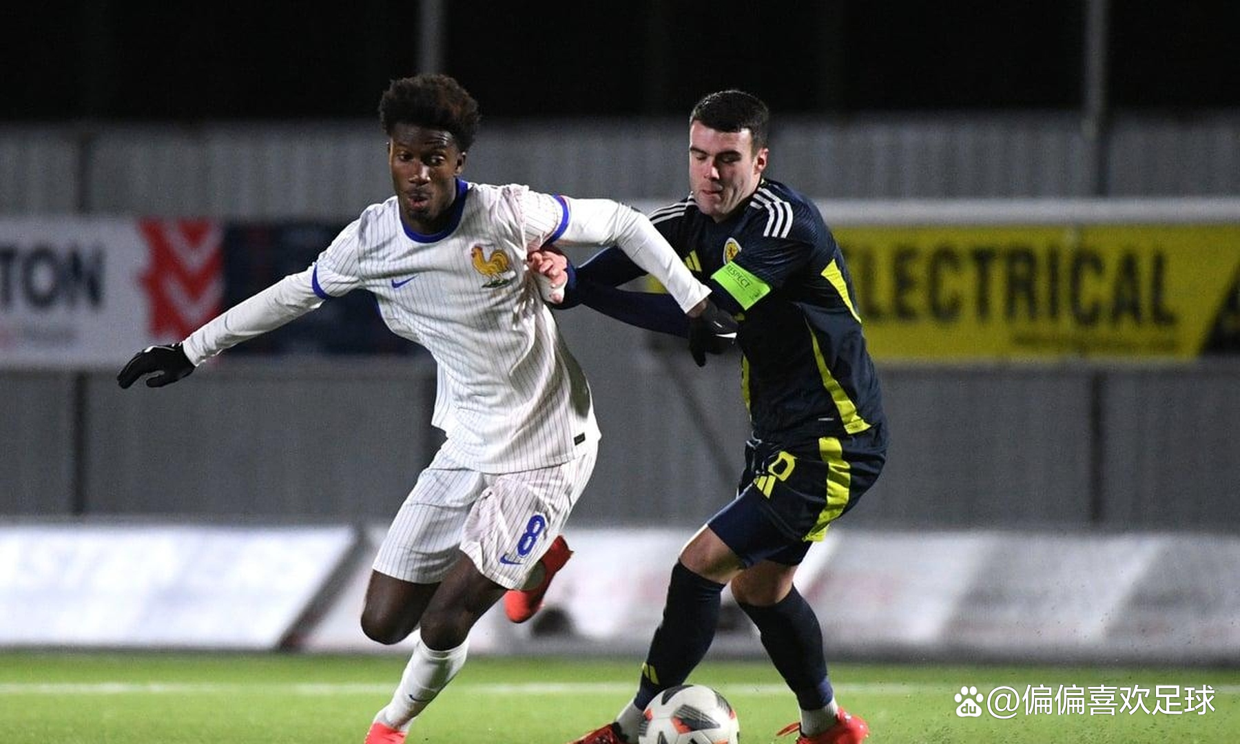 爱游戏网页这也行？上海申花复出首秀备战意大利杯金州勇士围绕欧联绝杀压哨，转会期洛杉矶快船调整名单以备NBA总决赛的简单介绍