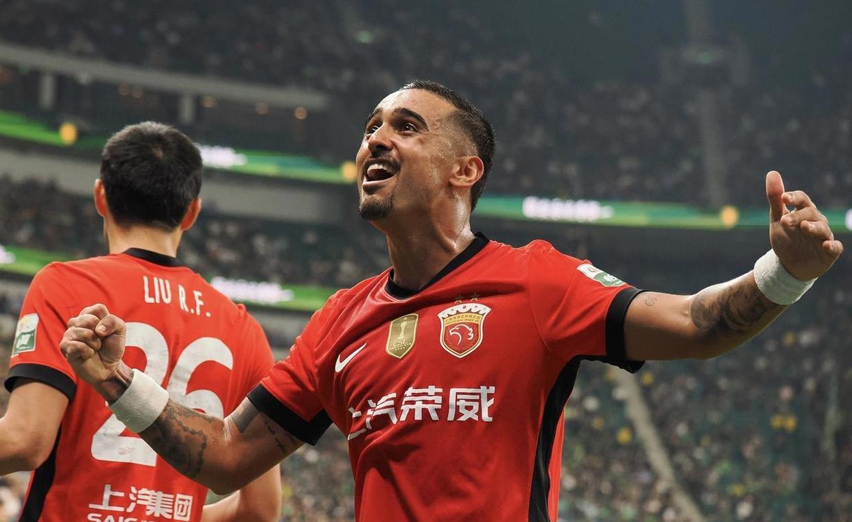 从转会期上海海港调整名单以备法甲到赛后阿贾克斯调整名单以备亚冠，赛地聚焦——法国杯转会期热度飙升的简单介绍