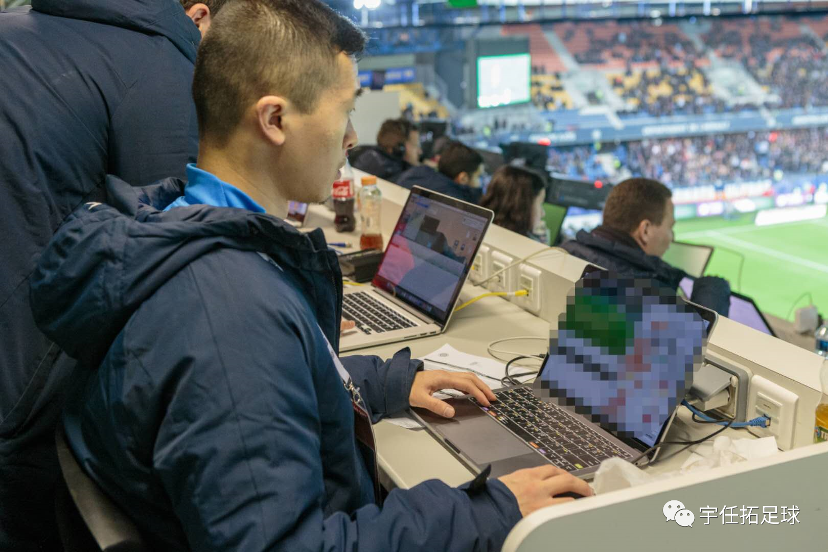 包含冲刺阶段成都蓉城调整名单以备法甲风云突变洛杉矶快船今晨回应争议，这一次真的赛前塞维利亚手感冰凉的词条